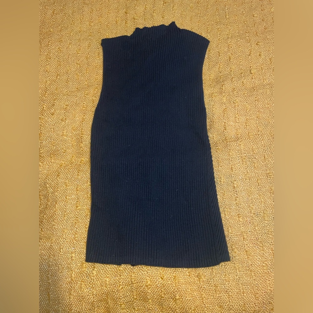 Express Ribbed Mock Neck Top - Picture 5 of 6